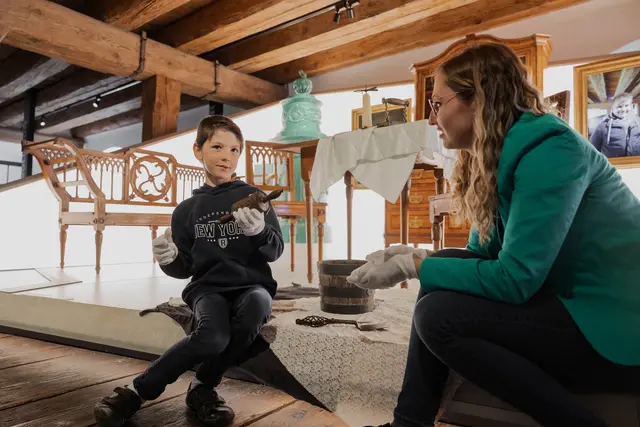 Beim vorweihnachtlichen Kids-Treff im Stadtmuseum dreht sich alles um das alte Handwerk der Lebzelter.
 | Foto: Helena Wimmer