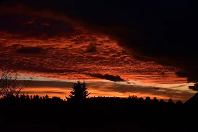 Herrliche Sonnenuntergangsstimmung am Dienstag, 28. Okt. 2025, aufgenommen in St. Roman. | Foto: Alois Braid