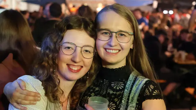Alexandra und Lisa-Marie haben 2025 beim Georgimarkt gefeiert. | Foto: Marc Pichlmair