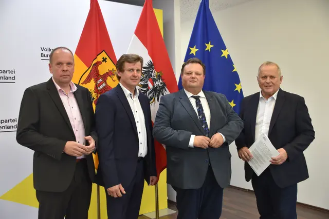 ÖVP-Klubobmann Bernd Strobl mit den drei ÖVP-Bürgermeistern Andreas Grandits (Stinatz), Johann Heisz (Oberpullendorf) und Johannes Mezgolits (Donnerskirchen).  | Foto: Stefan Schneider