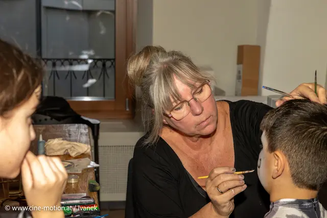 Die Schminkküstlerin, die die Verkleidungen perfektionierte. | Foto: www.cine-motion.at / Ivanek