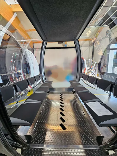 Die neue Kabine bietet ausreichend Platz für 10 Personen und im Sommer 3 Bikes. | Foto: NLW