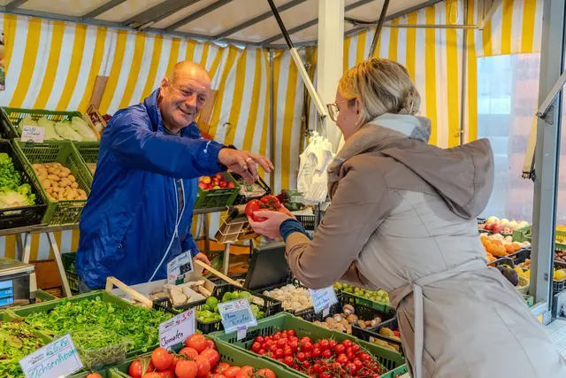 Familie Wechtl bot frisches Gemüse an. | Foto: Schnex Media