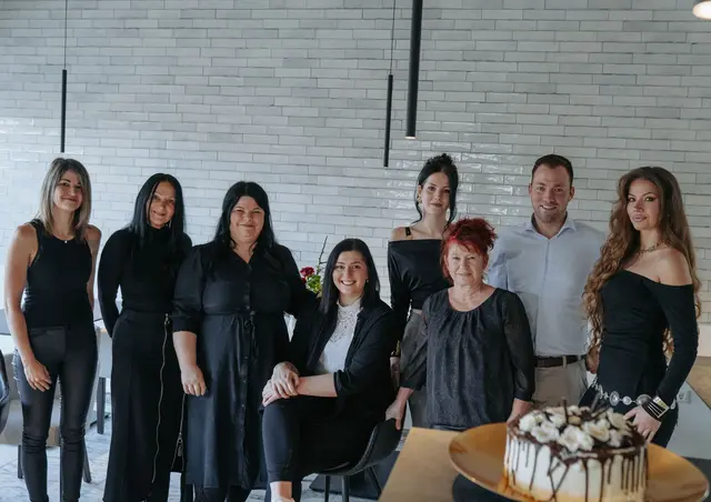 Katharina Rabitsch mit ihrem Team. | Foto: Sarah Ortner Fotografie