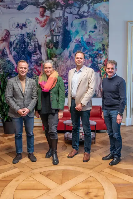 Salzachplan: Mehr Schutz und Lebensqualität entlang der Salzach. Neuer GF Martin Floss (3.v.li.) mit den Bürgermeister:innen Bernhard Auinger (Salzburg), Gabriella Gehmacher-Leitner (Anif) und Matthias Herbst (Elsbethen) | Foto: Stadt Salzburg/Rocio Escabosa