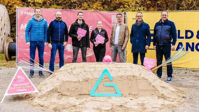 Von links: Gregor Zahrer, Martin Holnsteiner, Daniel Hummer, Jennifer Gajic, Severin Aichbauer, Dominik Reisinger und Jürgen Münzner. | Foto: Markus Hanetseder, pixory.at