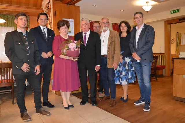 Bernhard Baumgartner, Bürgermeister Bernhard Heinl, Agatha und Johann Heinreichsberger, Josef Wegl, GR Josef Ott, Martina und Johann Heinreichsberger jun. | Foto:  Marktgemeinde Michelhausen