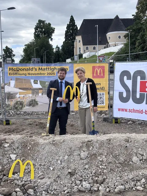 Mattighofens Bürgermeister Daniel Lang und McDonalds COO Anabela Delic beim Spatenstich im Juli. | Foto: MeinBezirk