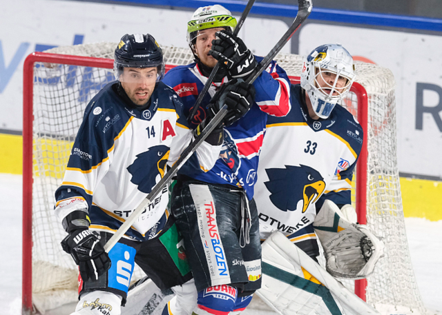 Die Kitzbüheler (weiß) dominierten in Ritten. | Foto: KEC/Max Pattis