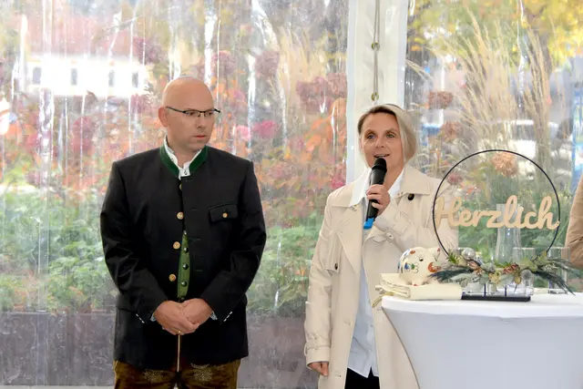 Bettina Bauernhofer erzählt von der Geschichte der Sparkasse in Weiz. | Foto: MeinBezirk/Helmut Riedl