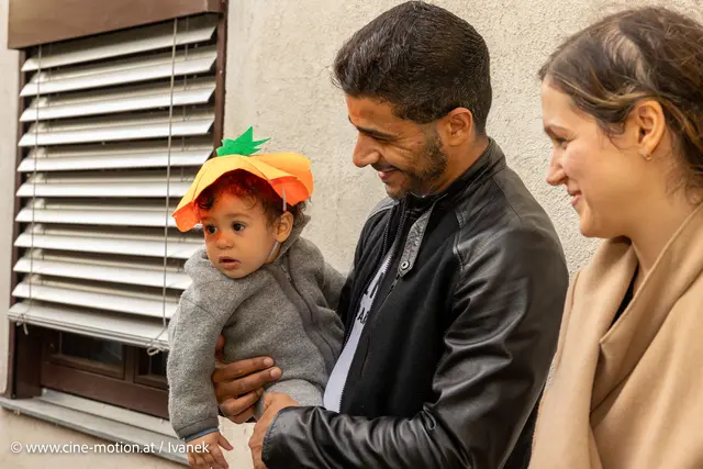 Yunus der Minikürbis und jünste Besucher des Tages - mit 8 Monaten. | Foto: www.cine-motion.at / Ivanek