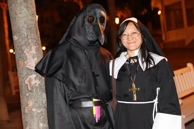 Galgenvogel und Nonne im Kurpark. | Foto: Manfred Wlasak