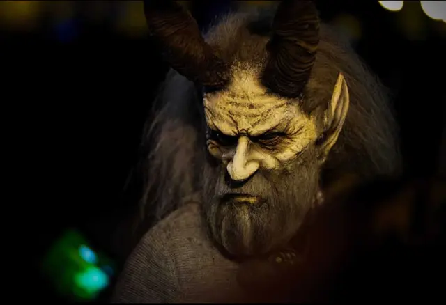 Während sich vielerorts noch herbstliche Ruhe hält, laufen bei den Jedenspeigner Schlossgrom Teifln bereits die Vorbereitungen für die kommende Krampuszeit auf Hochtouren. | Foto: Jedenspeigner Schlossgrom Teilfln