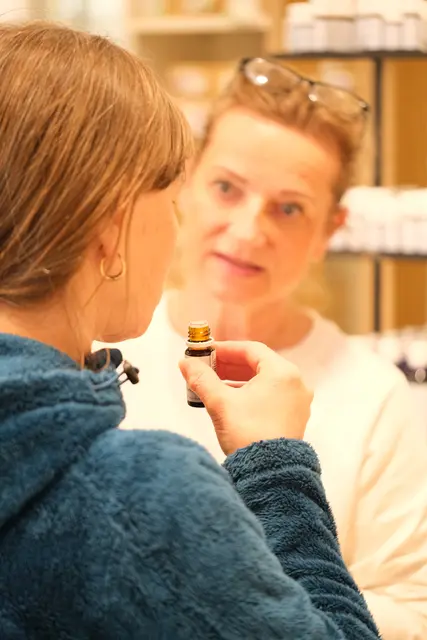 Ätherische Öle beeinflussen Körper und Geist - entscheidend sind dabei Qualität und richtige Anwendung.  | Foto: Römer