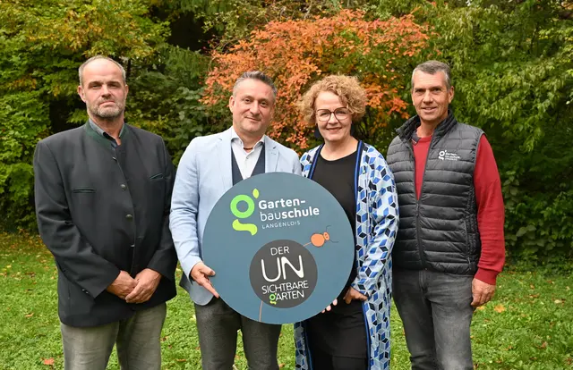 v.li.n.re.: Gartengestalter Helmut Schieder, Direktor Andreas Kovac, Bildungs-Landesrätin Christiane Teschl-Hofmeister und Betriebsleiter Christian Kittenberger | Foto: Jürgen Mück