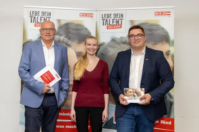 WKO-Bezirksstellenleiter Christoph Wiesner, Christina Mairinger und WKO-Obmann Ried Benjamin Salhofer. | Foto: Doms/MeinBezirk