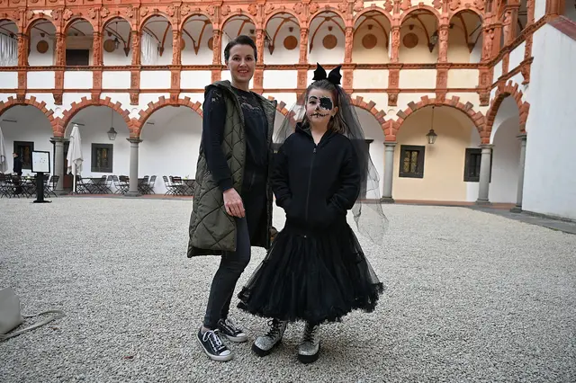 Nicole mit Fledermaus Eva  | Foto: Gerlinde Siebenhandl