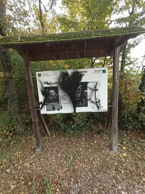 Die Tafel beim BlickWinkelWeg wurde kürzlich beschmiert. | Foto: Gde. Haidershofen