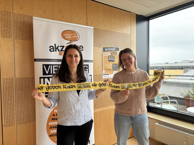 Kathrin Weichselbaumer-Wimmer (links) von der Fachstelle für regionale und kommunale Jugendarbeit und Julia Egger von der Fachstelle „Offene Jugendarbeit" bei akzente Salzburg. | Foto: Emanuel Hasenauer