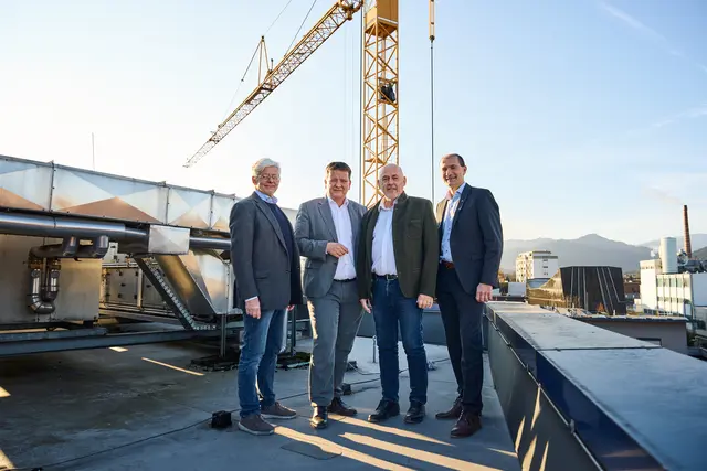 Aufsichtsrat Josef Hainzl, Direktor Reinhard Karl, Obmann Heribert Bogensperger und Direktor Robert Liebminger - hier noch auf der Baustelle. | Foto: Zangrando
