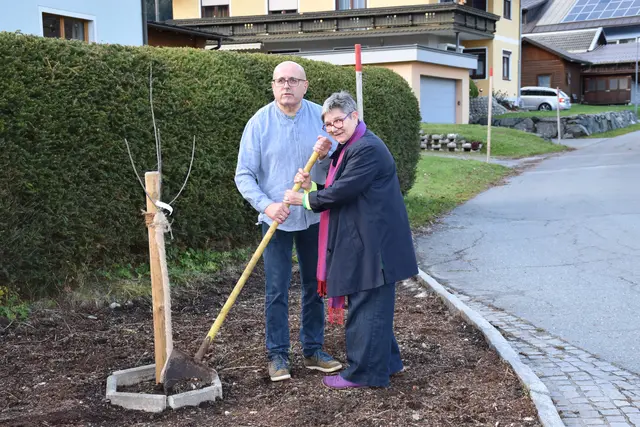 Johannes Lenzhofer und Helga Pöcheim | Foto: MeinBezirk/Carmen Rienzner