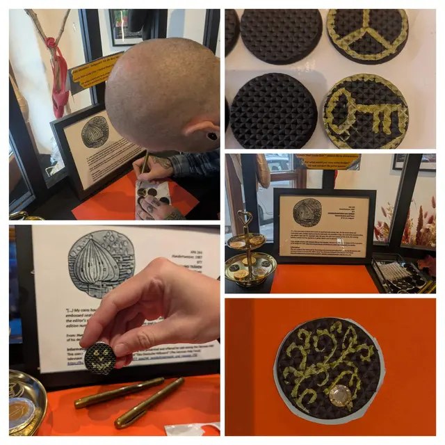 Tropfenbaum-Gestaltungsbereich im Kunst-Café, Hundertwasserhaus: "Lucky coin" gestaltet von Gästen, angeleitet mit Hundertwasser´s Münze-Kreation | Foto: Tatjana Christelbauer