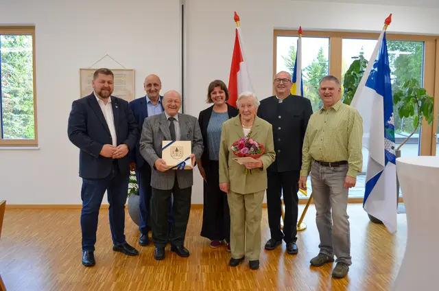 GGR BR Andreas SPANRING
Bürgermeister Gerald HÖCHTEL
Anton und Anna BACHMEIER
GR DI Franziska ZAHORNICKY
Vizebürgermeister Josef BRANDFELLNER
GR Andreas BUXBAUM | Foto: Marktgemeinde Sieghartskirchen