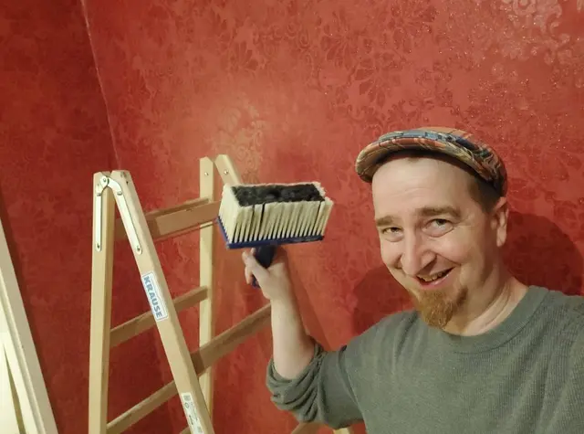 Gregory Diamond aka Gregor Schubert arbeitet derzeit fleißig, um die "Trickkiste" Mitte November in Margareten eröffnen zu können. | Foto: zVg