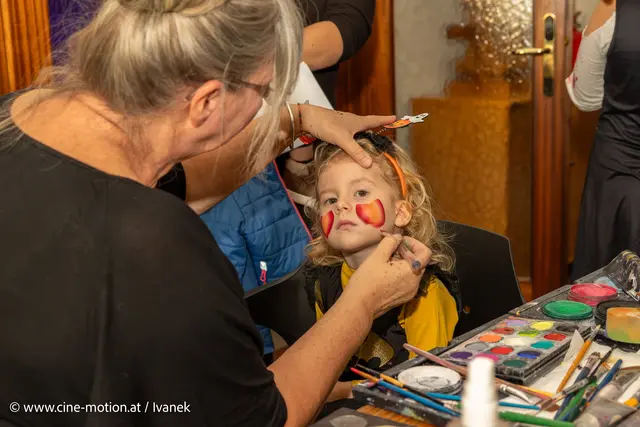 Professionelle Schminkstation. | Foto: www.cine-motion.at / Ivanek