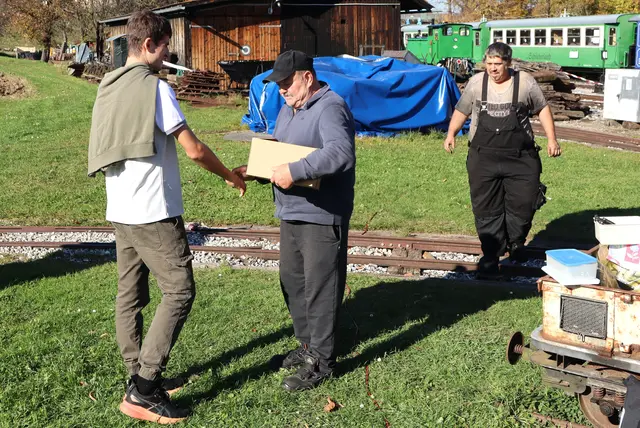 Markus Mandl und Andreas Cernoga mit ihrem Präsent | Foto: Gerhard Langmann