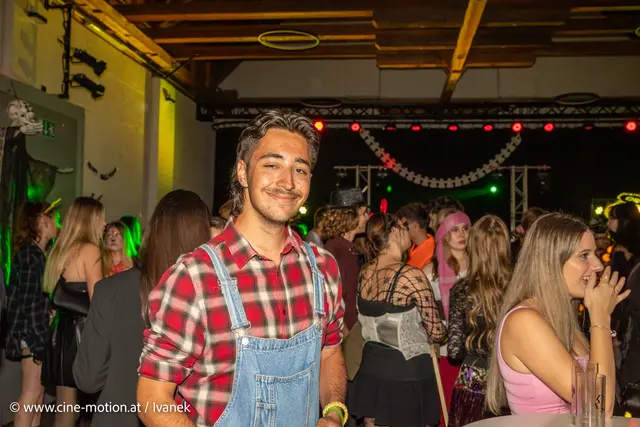 Julian aus Lanzendorf mitten im Getümmel. | Foto: www.cine-motion.at / Ivanek