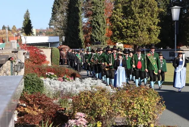 Ankunft der Verbände auf dem Friedhof | Foto: Gerhard Langmann