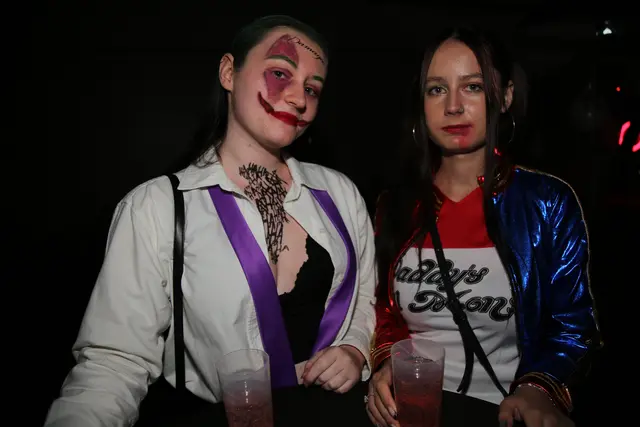 Lena und Leonie lassen sich den Abend nicht entgehen | Foto: Foto Fischer / Hager