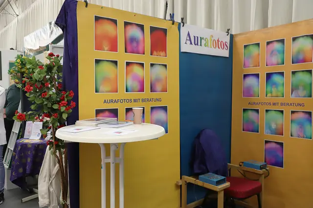 Foto: Stand für Aura Fotos bei der Messe für Spiritualität und Heilen 2025 Foto@Nicole Kawan
