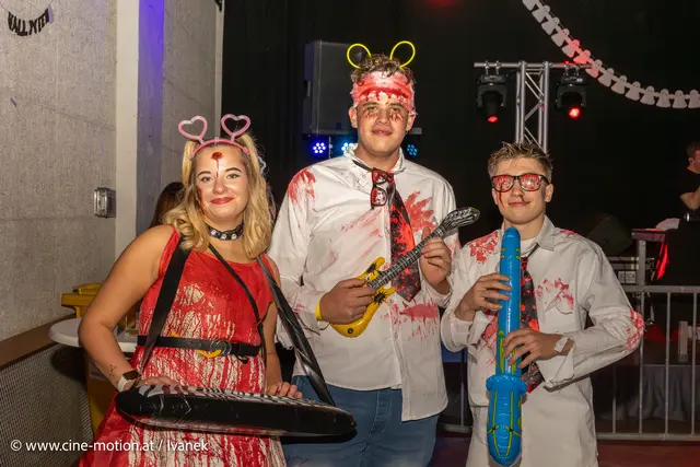 "Die blutige Band" mit  Alina, Pascal und Justin (vlnr). | Foto: www.cine-motion.at / Ivanek