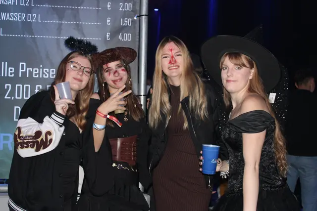 Einen lustigen Mädelsabend verbrachten Ines Dworzak, Marie Eugenidis, Juliet Scaller und Lena Dworzak | Foto: Anna Seymann