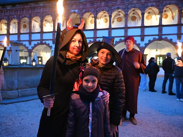 Die Halloween-Nacht 2025 verlief ruhig – auch in der Schallaburg. Hier wurde in Kostüm und mit guter Laune gefeiert.