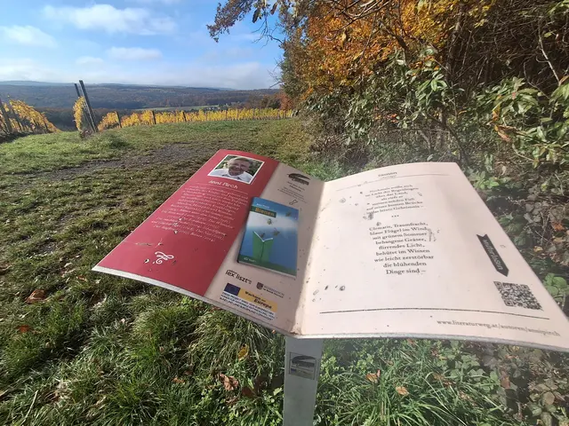 und schon bin ich da. Hier eine Lesezafel vom Literaturweg | Foto: Gold Michaela