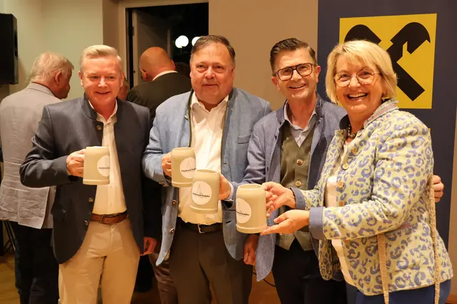 Thomas Haas, Ernst Hutterer, Erwin Schützeneder und Maria Pachner ließen sich den Weißwurstempfang nicht entgehen.  | Foto: MeinBezirk/Constance Haslberger