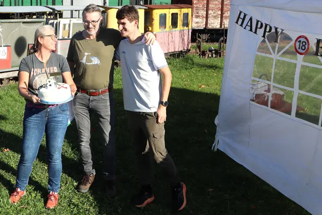 Papa, Mama und Jubilar im Geburtstagsjubel | Foto: Gerhard Langmann