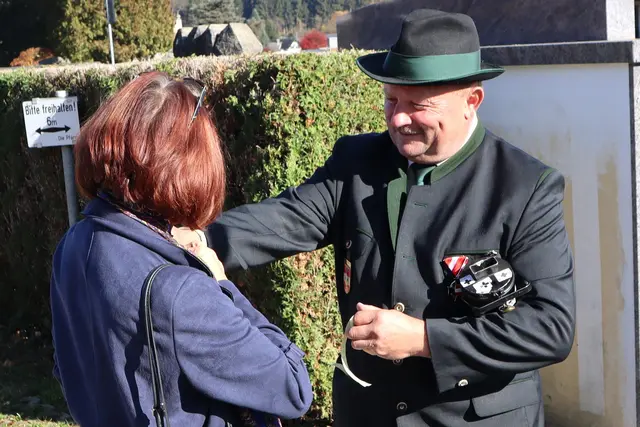 Das Schwarze Kreuz sammelte bei den Eingängen für Kriegsopfer | Foto: Gerhard Langmann