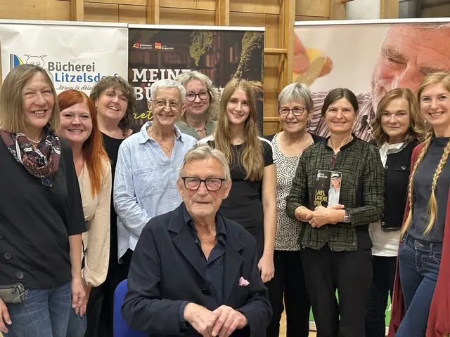 Schauspiel- und Bühnenstar Heinz Marecek begeisterte in der Bücherei Litzelsdorf sein Publikum. | Foto: Katrin Hochwarter