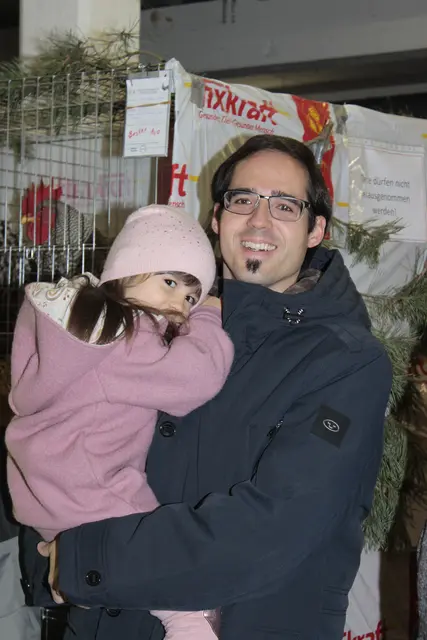 Bgm. David Süß und Tochter Valentina gefielen die Tiere sehr gut | Foto: Walter Kellner