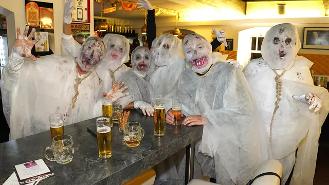 Im Monana ging es gespenstisch zu. Hier versammelten sich die Untoten - ein Mix aus Grusel, Spaß und Geselligkeit. | Foto: Franz Fichtinger