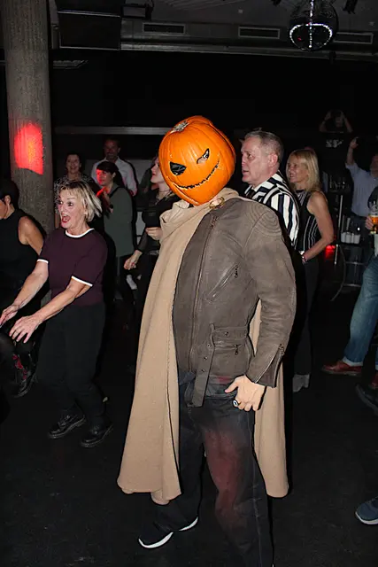 Auf der Tanzfläche war es gruselig.