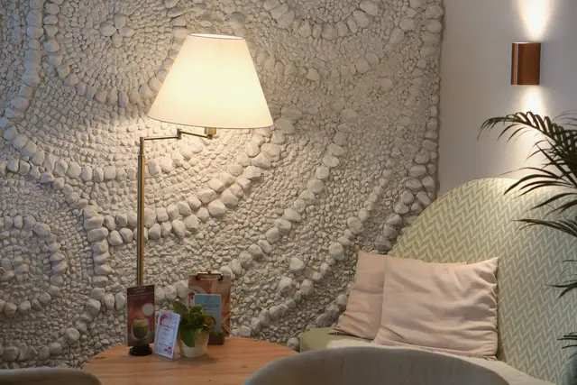 Die Steinwand hat 36 Stunden Arbeit benötigt, die merkbar jede Minute wert war. | Foto: Bernhard Kerezsi 