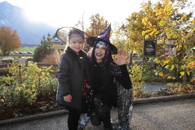 Unheimliche Reise durch den Zoo: Christine mit Isabella.