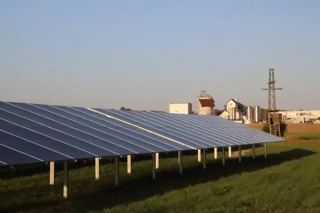 Photovoltaikanlagen leisten einen wichtigen Beitrag zum Klimaschutz. | Foto: Martin Wurglits