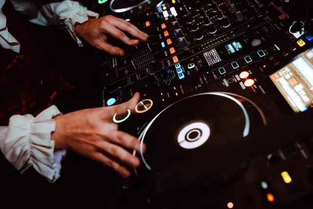 Wie jedes Jahr lud das Kellnerei-Team rund um Sabrina Balint Foro (Mitte) zur großen Halloween-Party in die Welser Traungasse ein. | Foto: Kellnerei/Fraccaroli