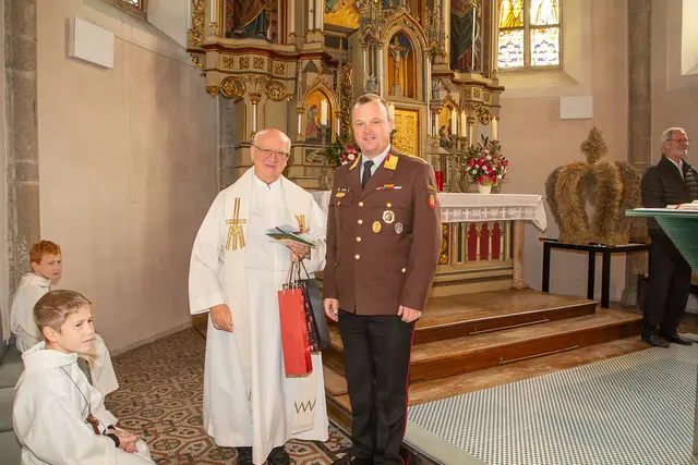 Feuerwehrkommandant Andreas Dopler überbrachte die herzlichen Glückwünsche